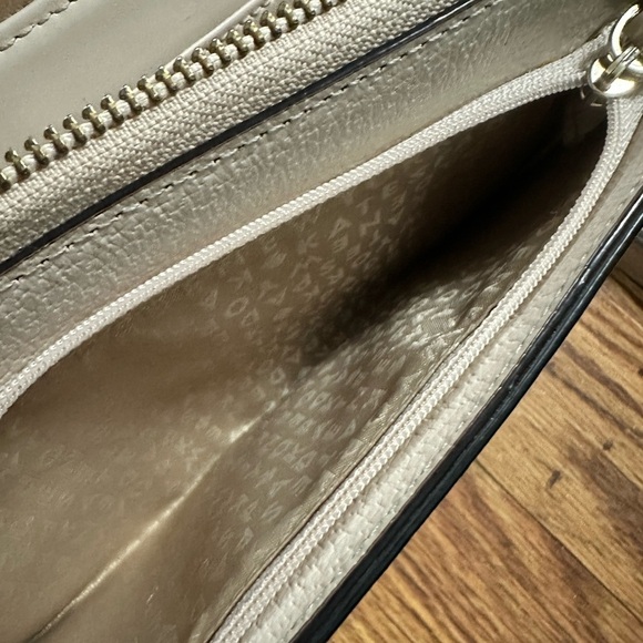 EUC Kate Spade Wristlet - Picture 6 of 9